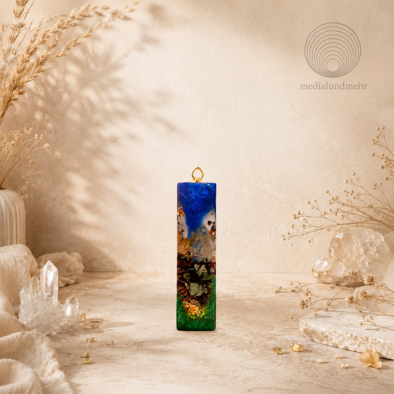 Earth & Ocean – Handgefertigter Resin Anhänger mit Naturmaterialien & Lederkette | Unikat
