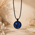 Blue Ocean- Natur Cabochon Anhänger mit echter Blüte | Handgemachter Resin Schmuck inkl. Kette