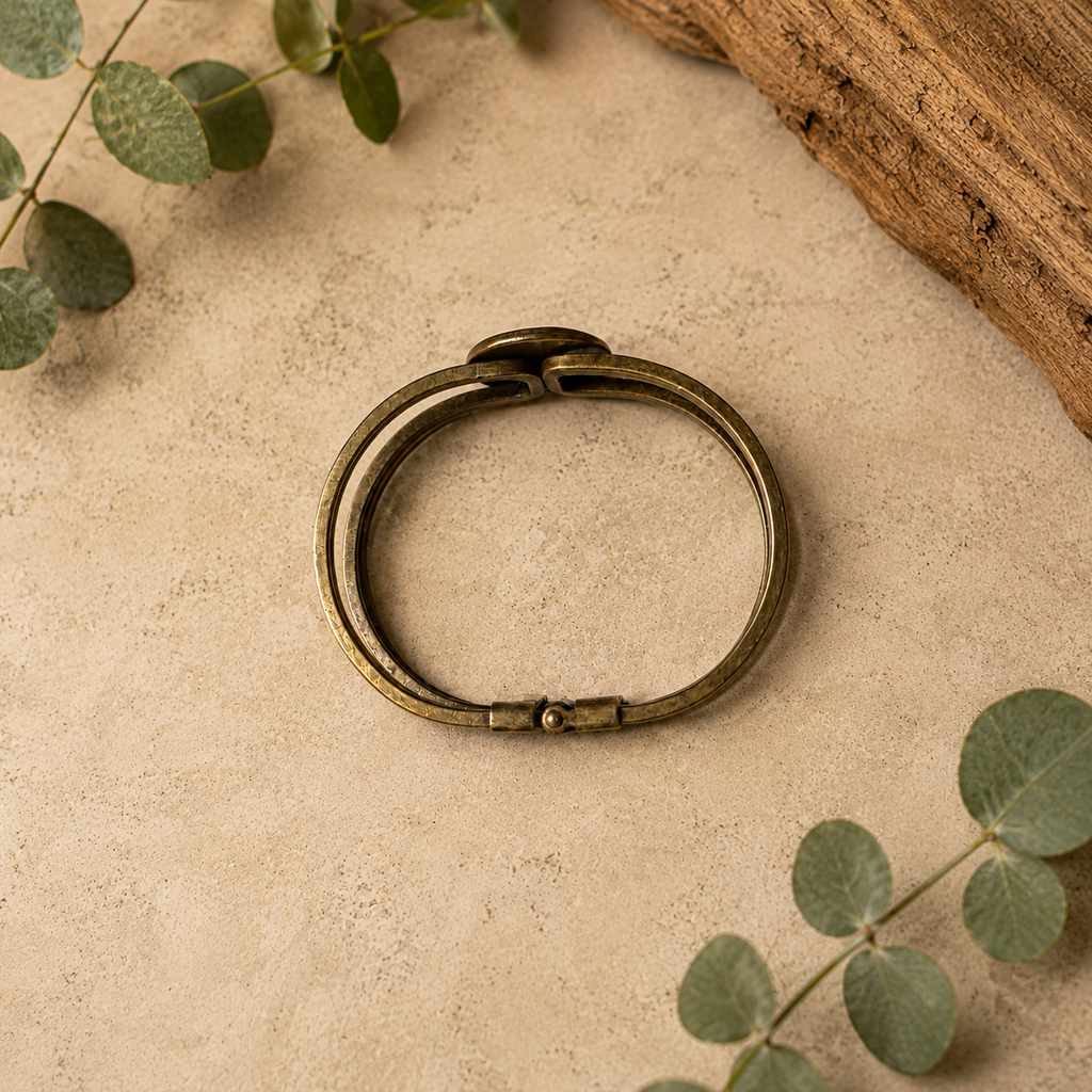 Vintage Armreif mit blauem Medaillon & Baum-Motiv – Natur Schmuck