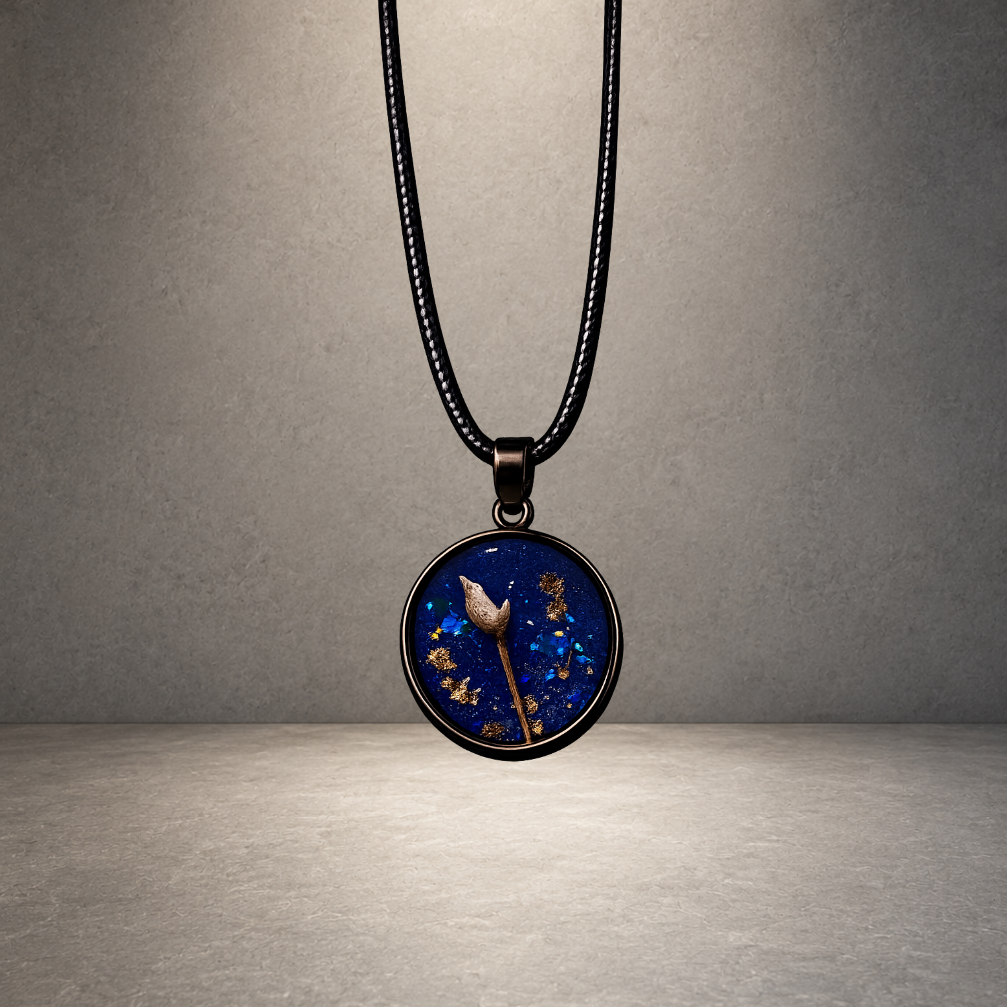 Blue Ocean- Natur Cabochon Anhänger mit echter Blüte | Handgemachter Resin Schmuck inkl. Kette