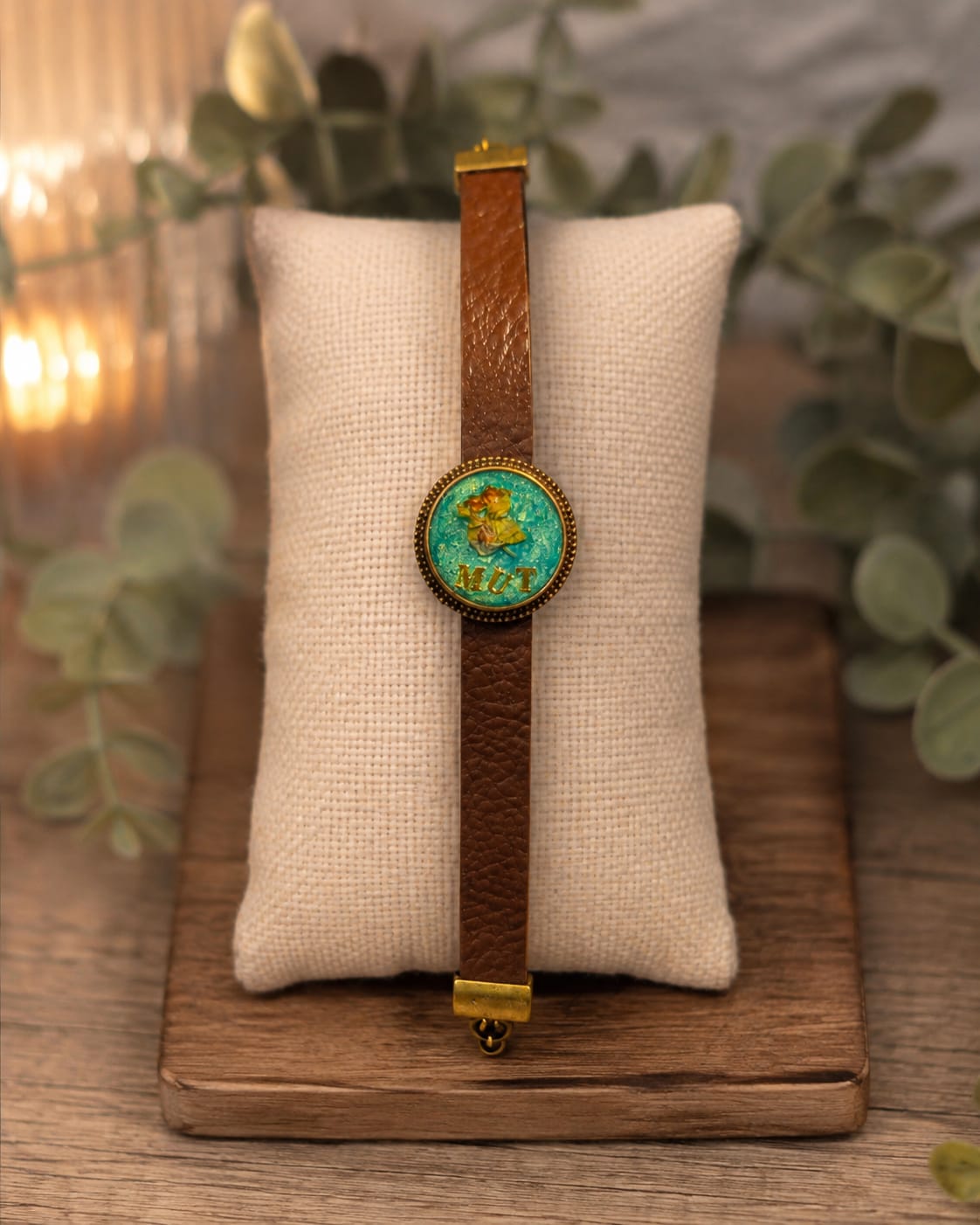 MUT Armband Braun mit Türkis-Medaillon – Symbolischer Schmuck & Geschenk handmade