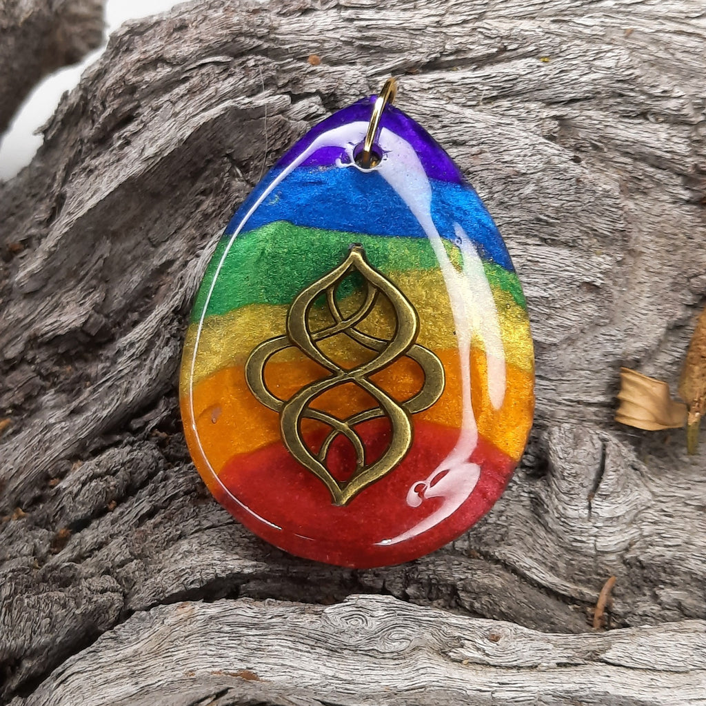 Regenbogen Chakra Kette – handgemachter Harz Anhänger | Handmade Unikat