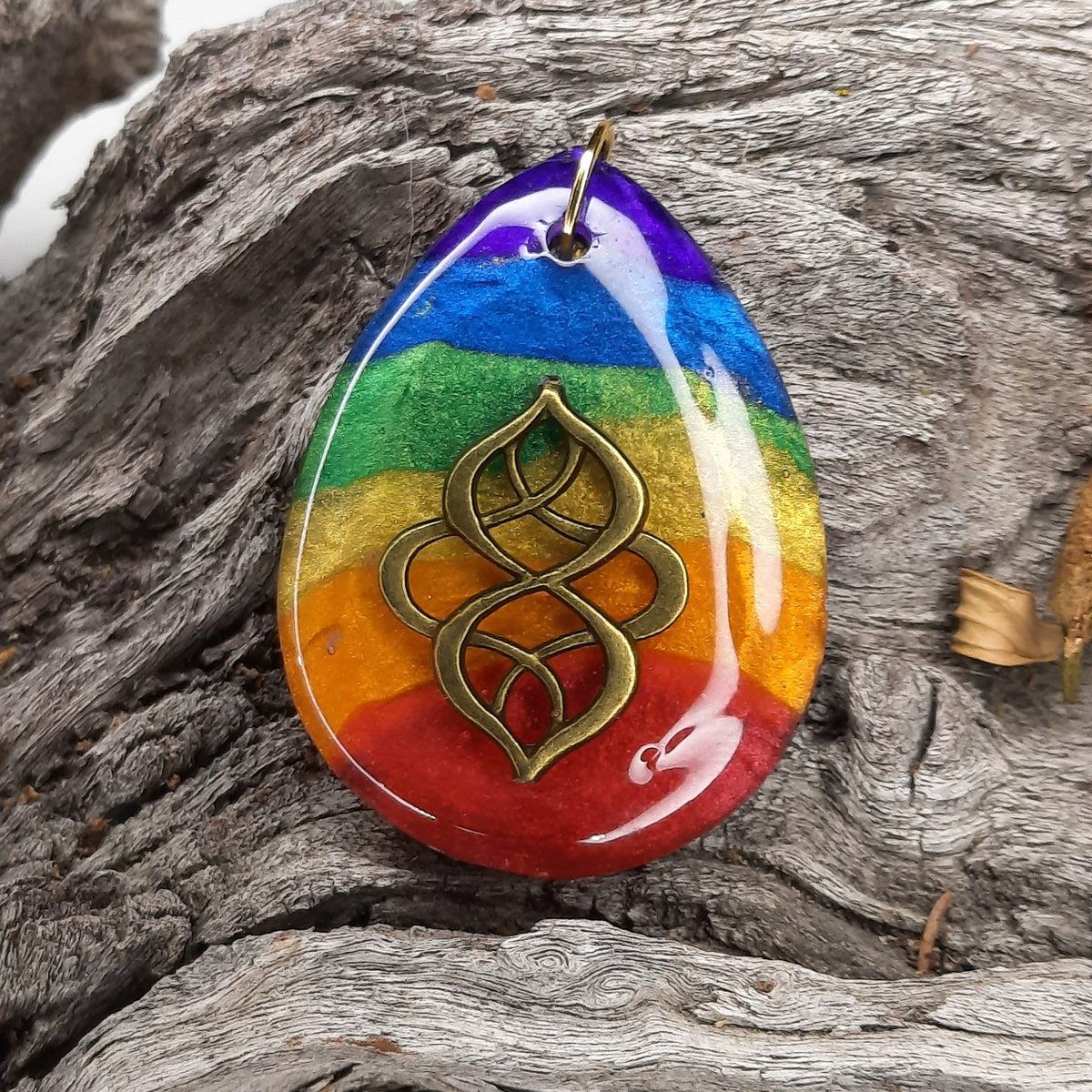 Regenbogen Chakra Kette – handgemachter Harz Anhänger | Handmade Unikat