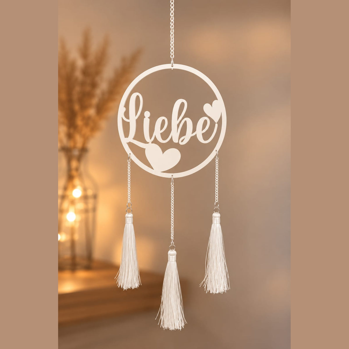 Liebe Fensterdeko mit Herzen & Quasten – Weißer Deko Anhänger, ca. 75 cm